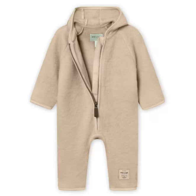 Jela flisdrakt, Sesame