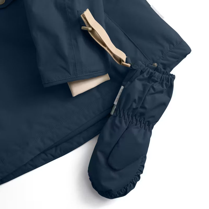 Cesar vetrarvettlingar, Outer Space