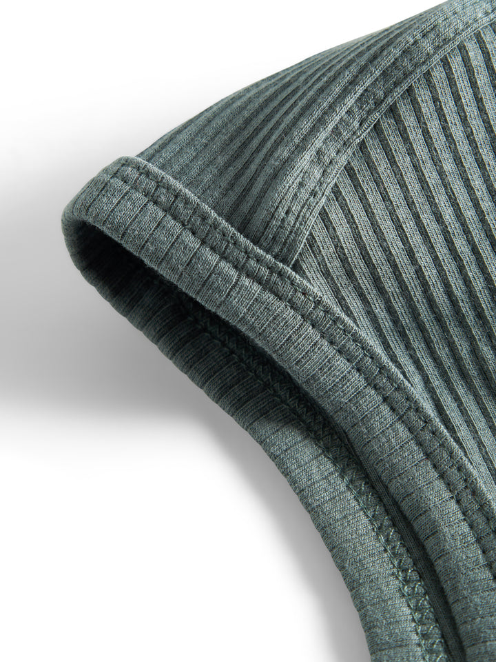 Modal brølapa, Dusty Green