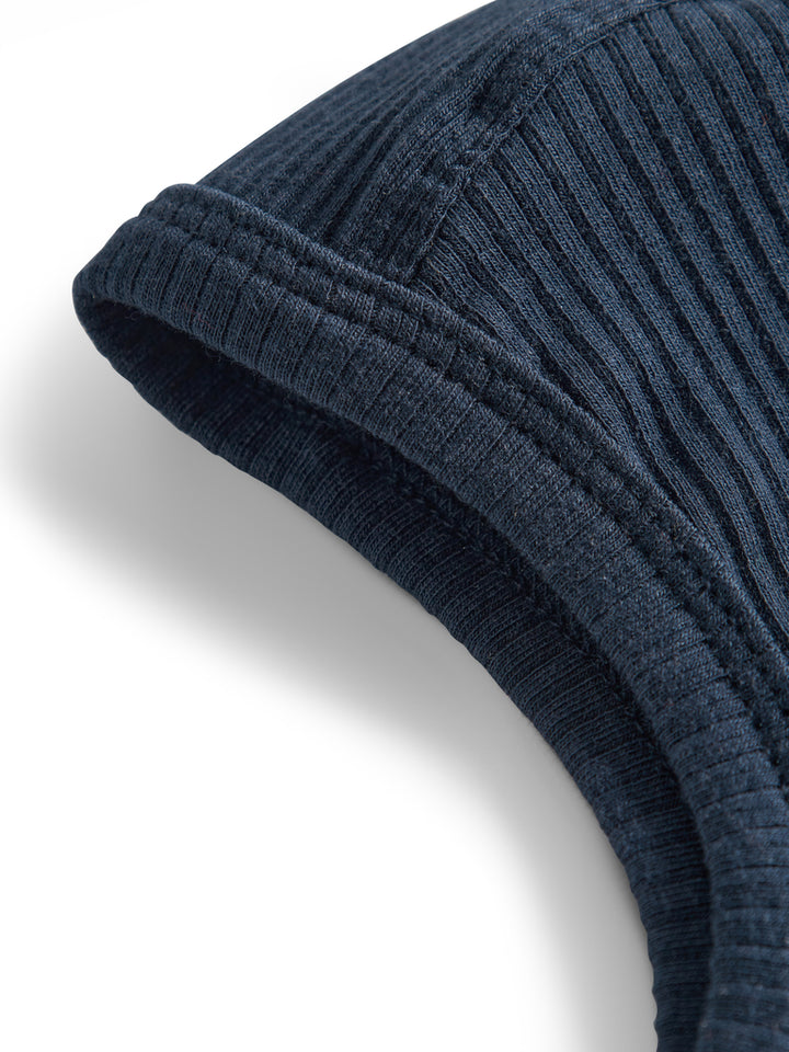 Modal brølapa, Pilot Navy