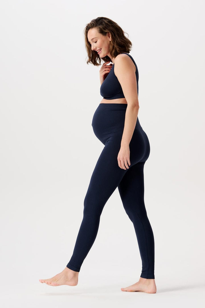 Geyla gjafatoppur, Night