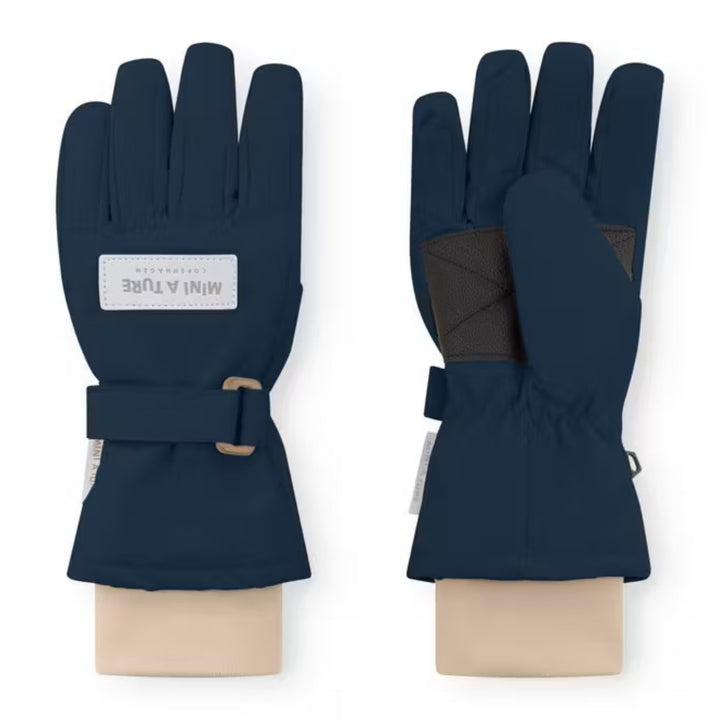 Celio vetrarhanskar, Outer Space