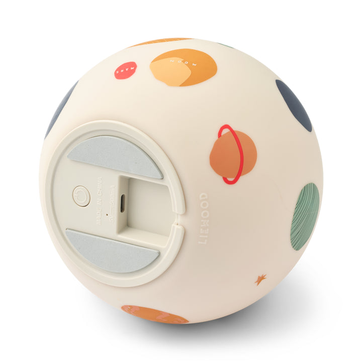 Yuki náttlampi, Universe