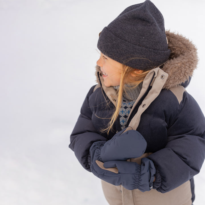 Omalas húgva, Charcoal Melange