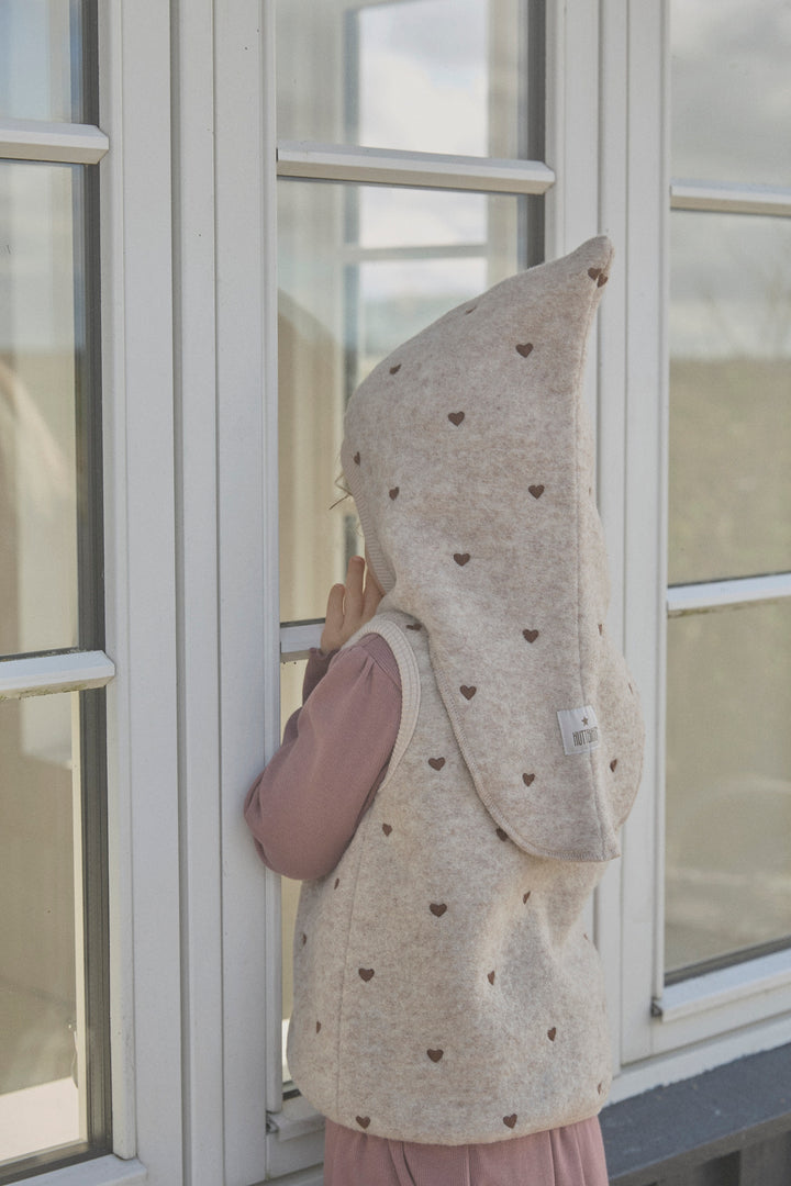 Útsaumuð húfa, Sand Melange