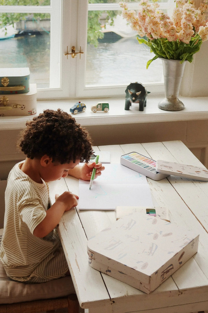 Litla listamannasettið, Sail Away