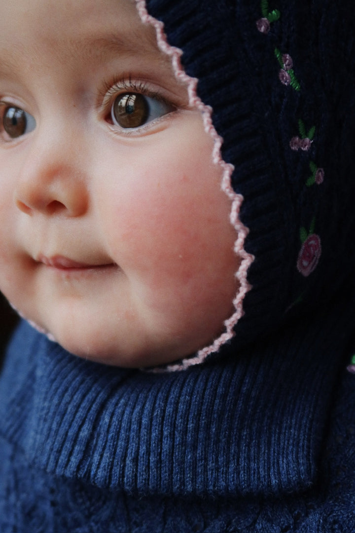 Rosier brølapa, Ensign Blue