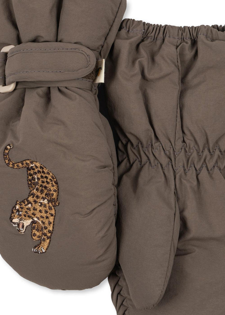 Juno vøttir, Walnut