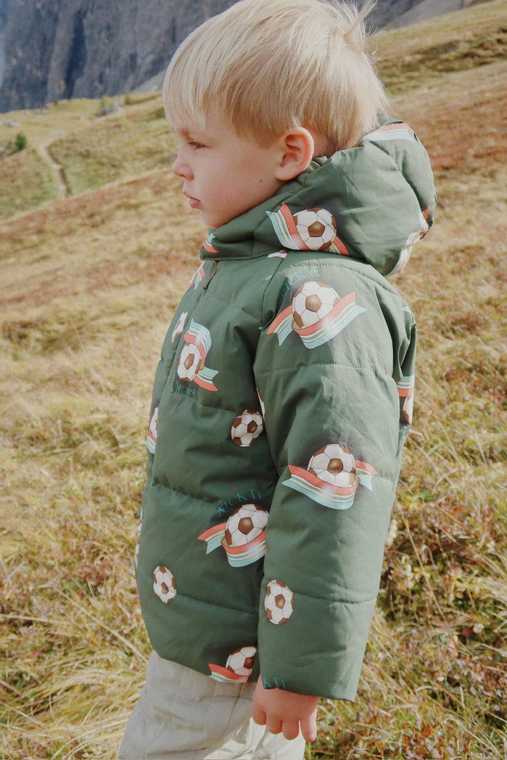 Nuka vetrarjakki, Kick It