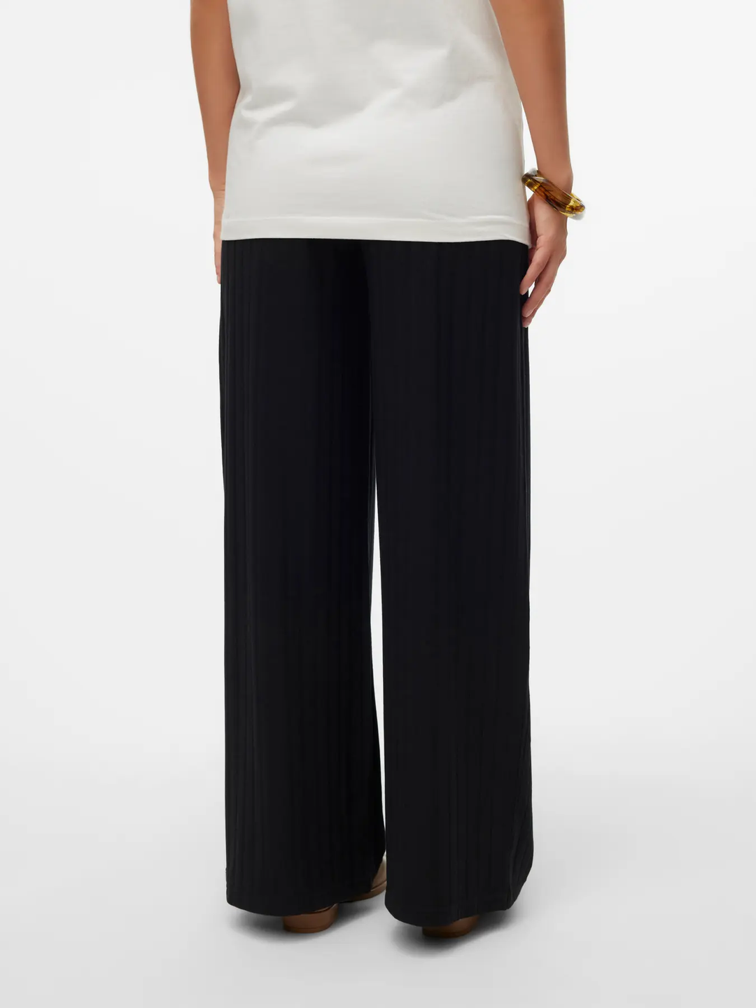 Lucy buksur, Black