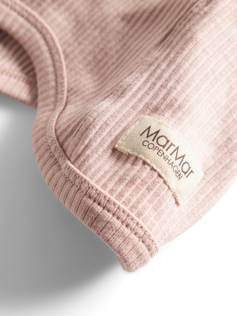 Modal brølapa, Faded Rose