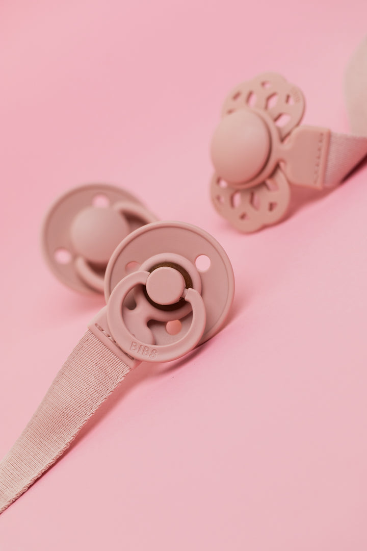Snuðukeðja, Blush