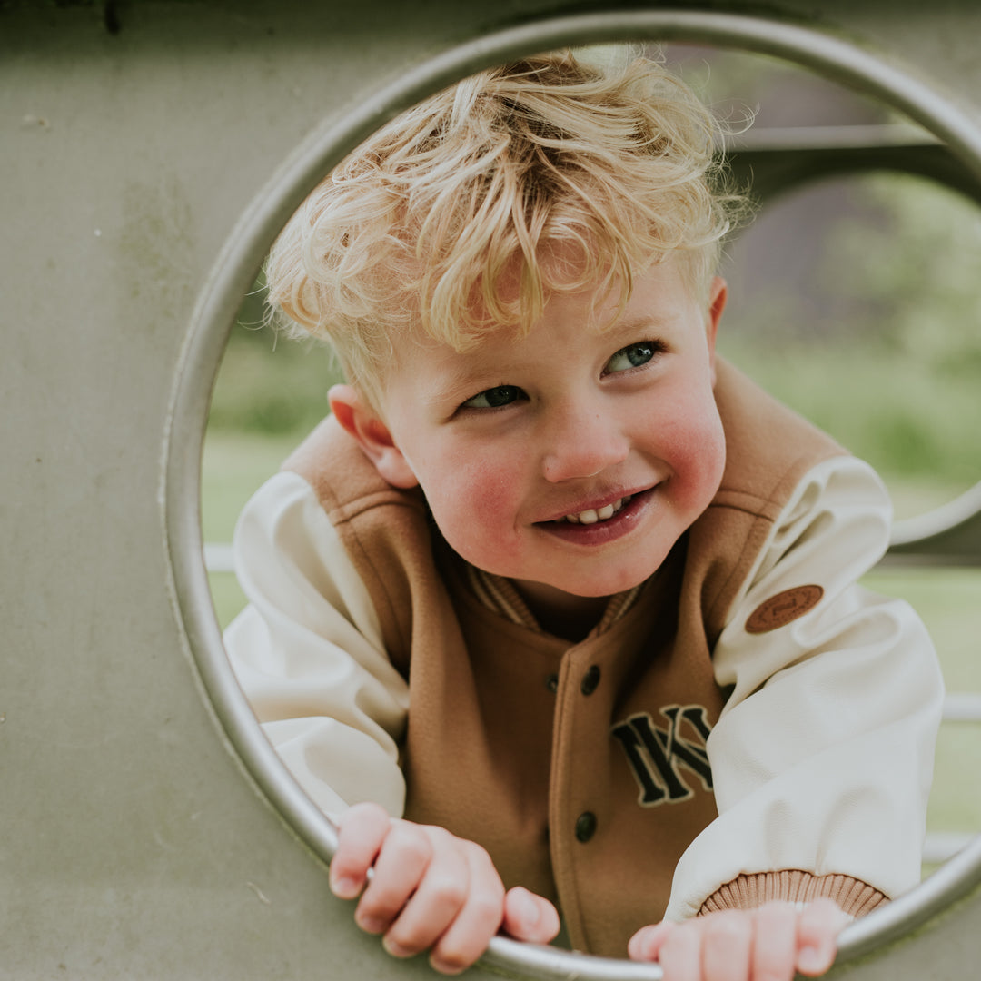 College jakki, Dark Sand