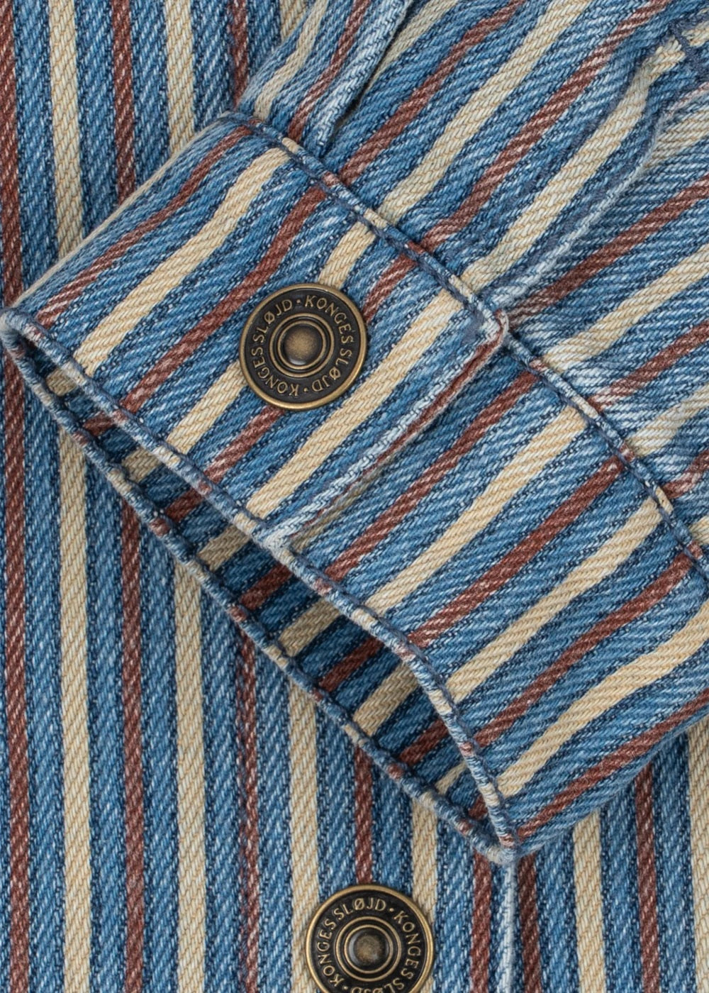 Magot skjúrta, Tricolore Bleu
