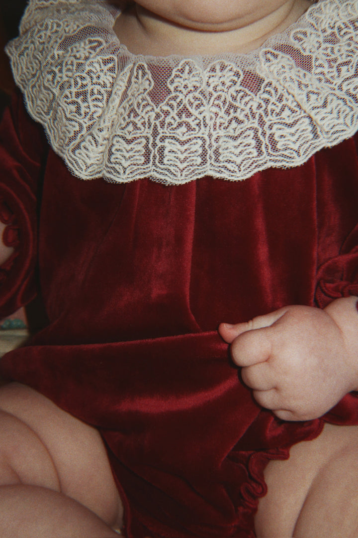 Venola body, Red Dahlia