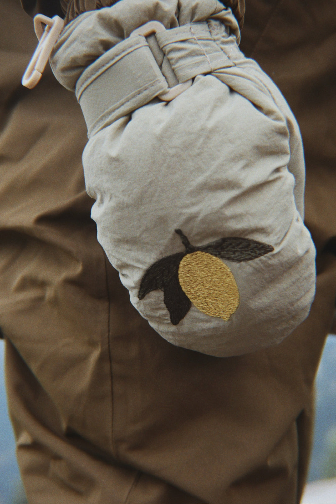 Juno vøttir, Lemon