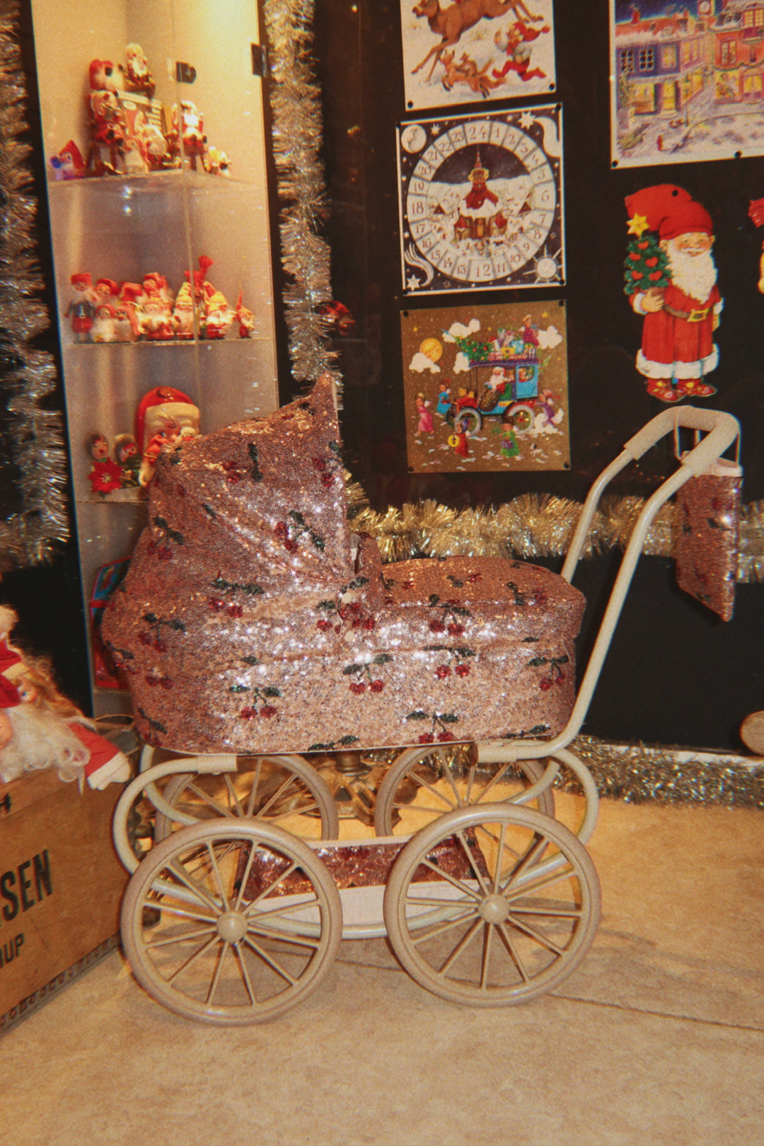 Sparkly dukkuvognur, Cherry Sequin